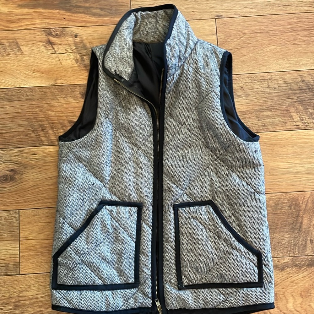 Black and gray vest size small